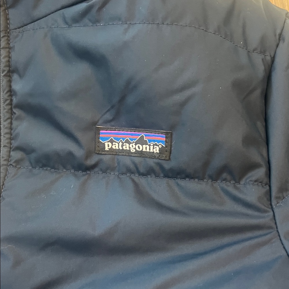 Patagonia Navy Jacket, reversible , boys 14! Like Brand New!! Worn once !! - Picture 2 of 7